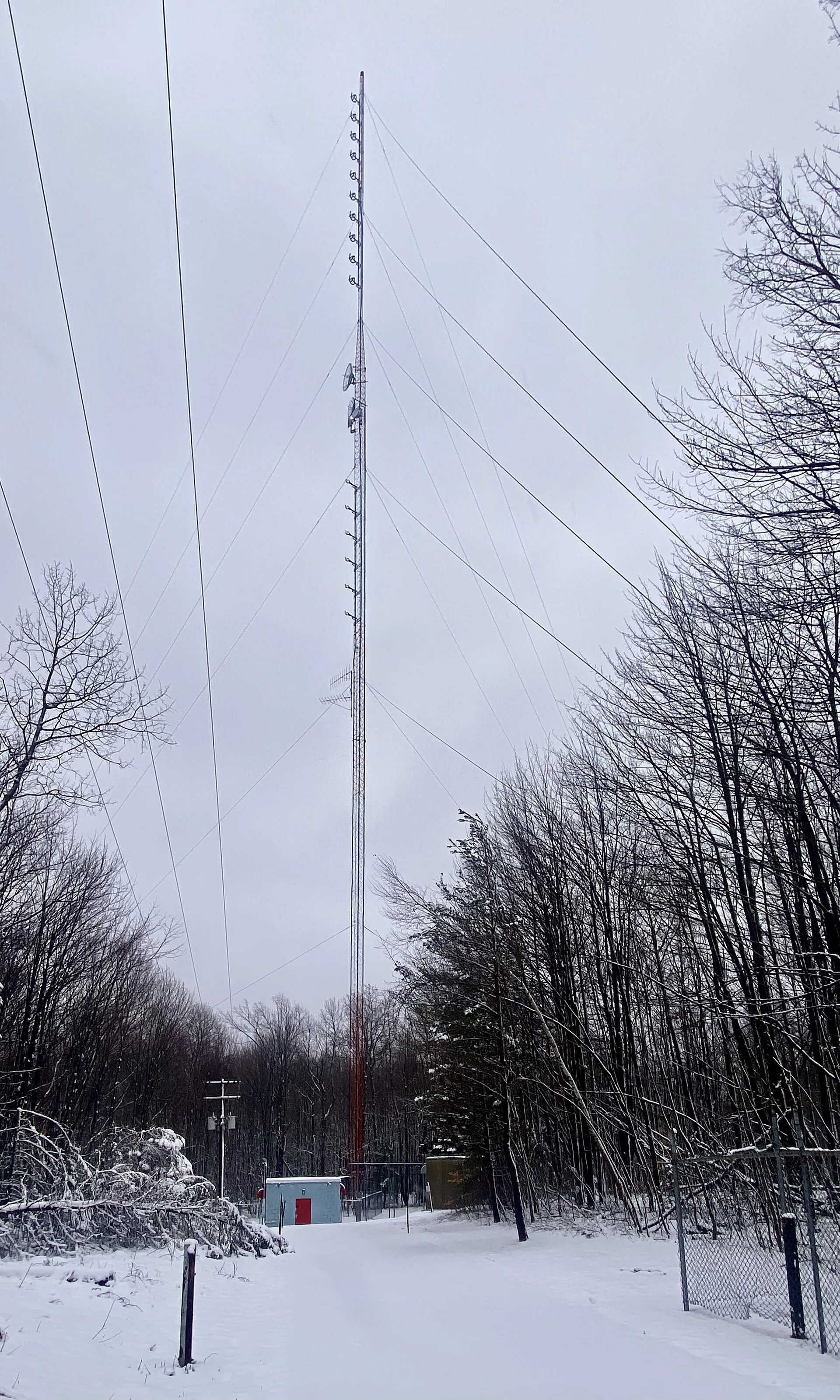 WDCX radio transmitter building and tower, Boston