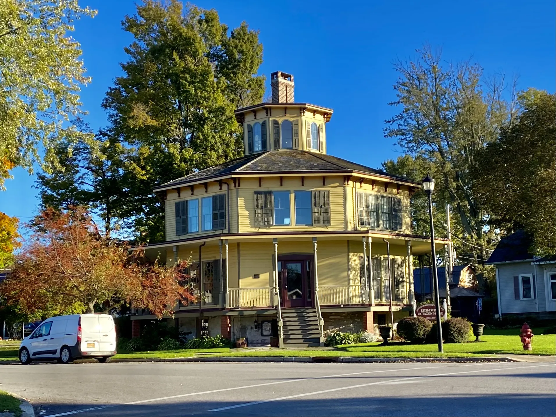 Rich-Twinn Octagon House in Akron (within the Town of Newstead)