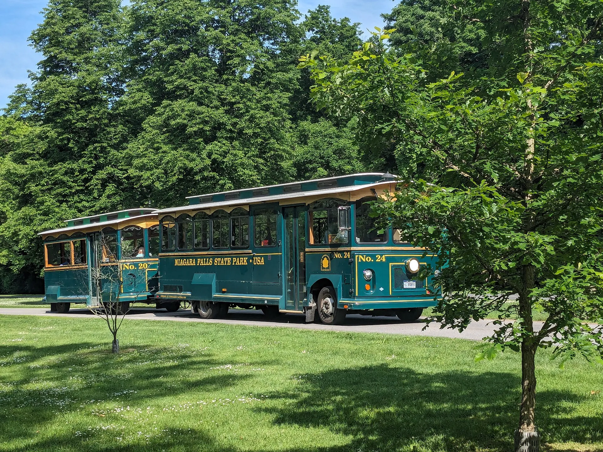 Niagara Scenic Trolley in Niagara Falls State Park