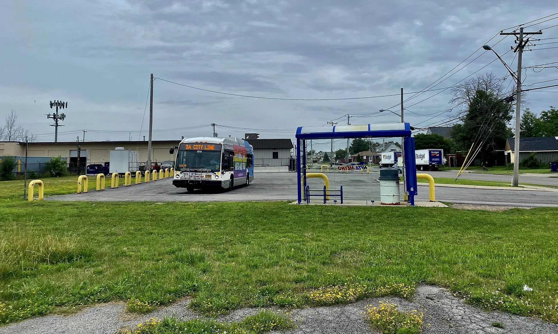 NFTA Metro bus on the Tonawanda-Vulcan loop