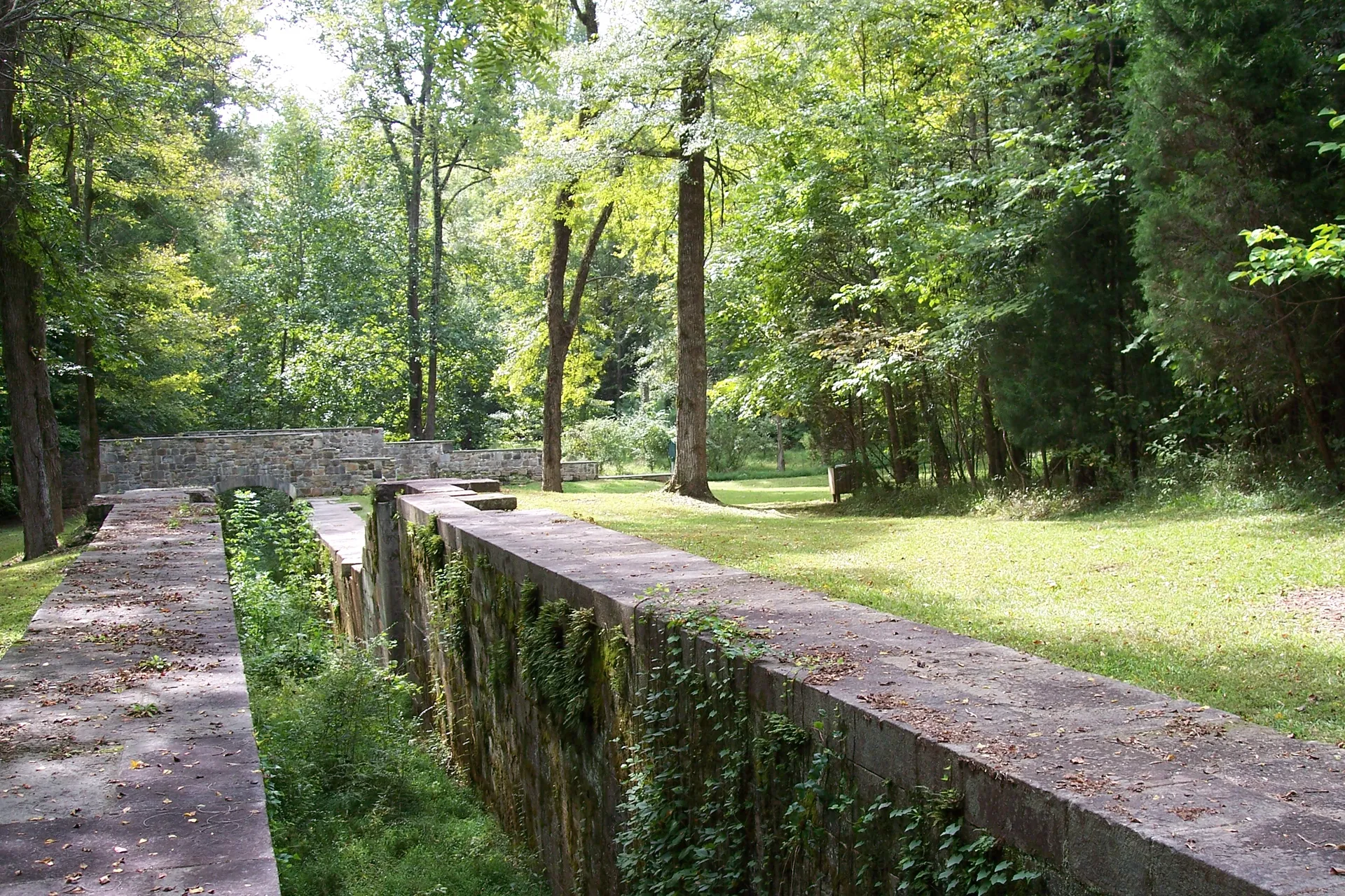 Nearby Fort Lawn area: Overview of locks at Landsford Canal State Park in South Carolina
