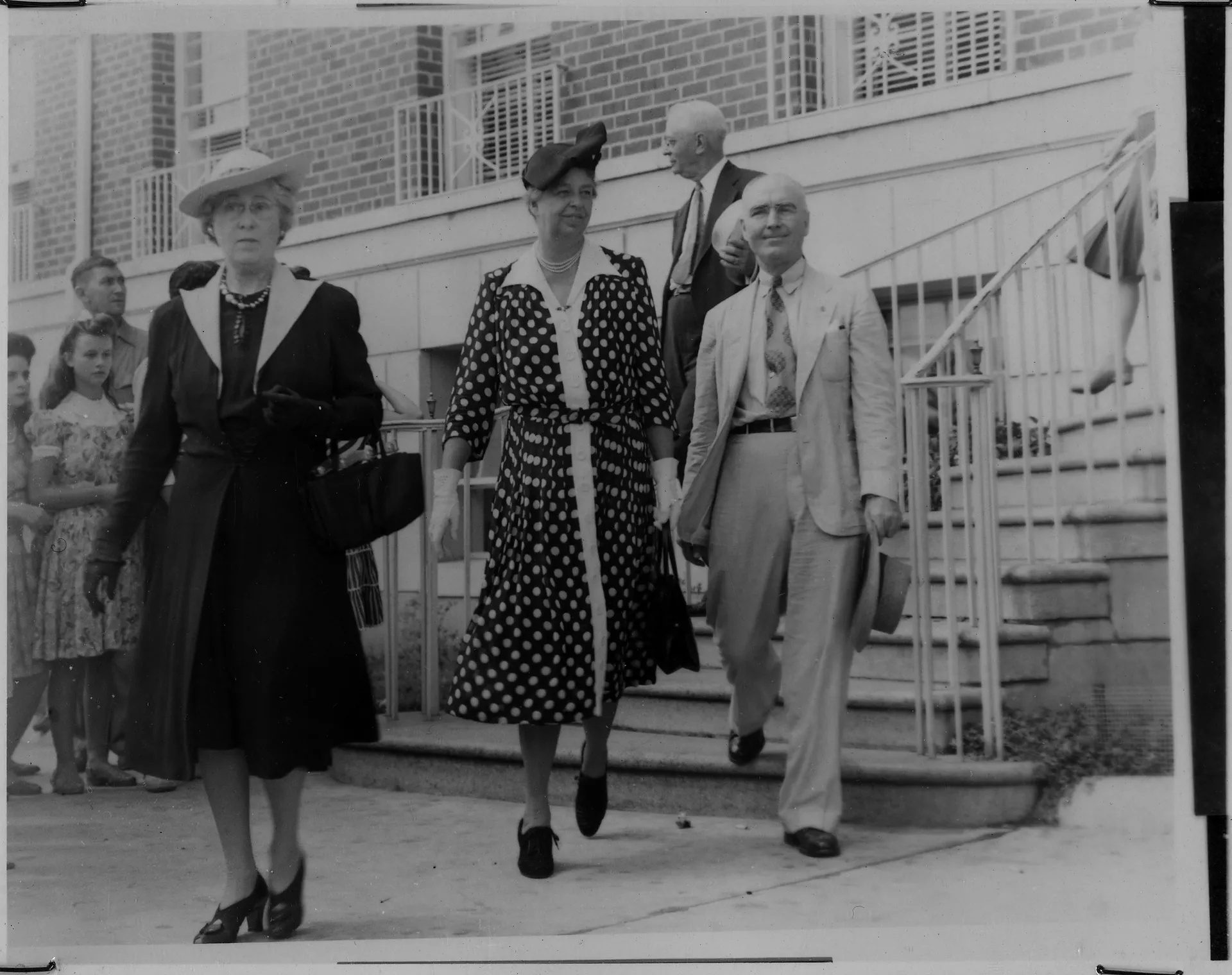 File:Eleanor Roosevelt at YMCA in Kannapolis, North Carolina - NARA - 196166.jpg