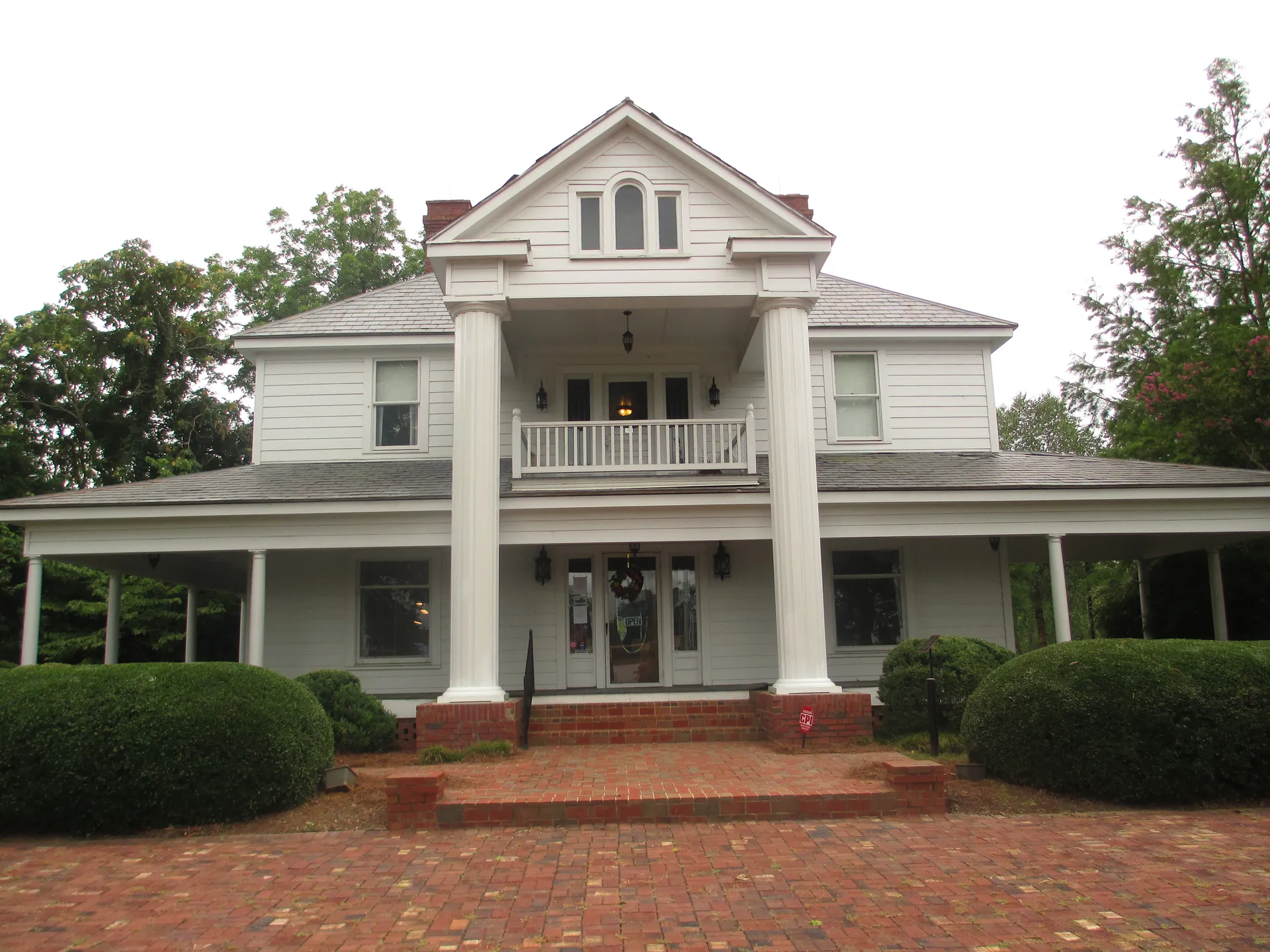 I took photo with Canon camera in Wingate, NC.