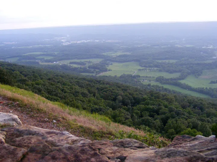 Picture of Chattanooga Valley, containing the small community of Flintstone, Georgia, taken near Chattanooga, Tennessee. — License: