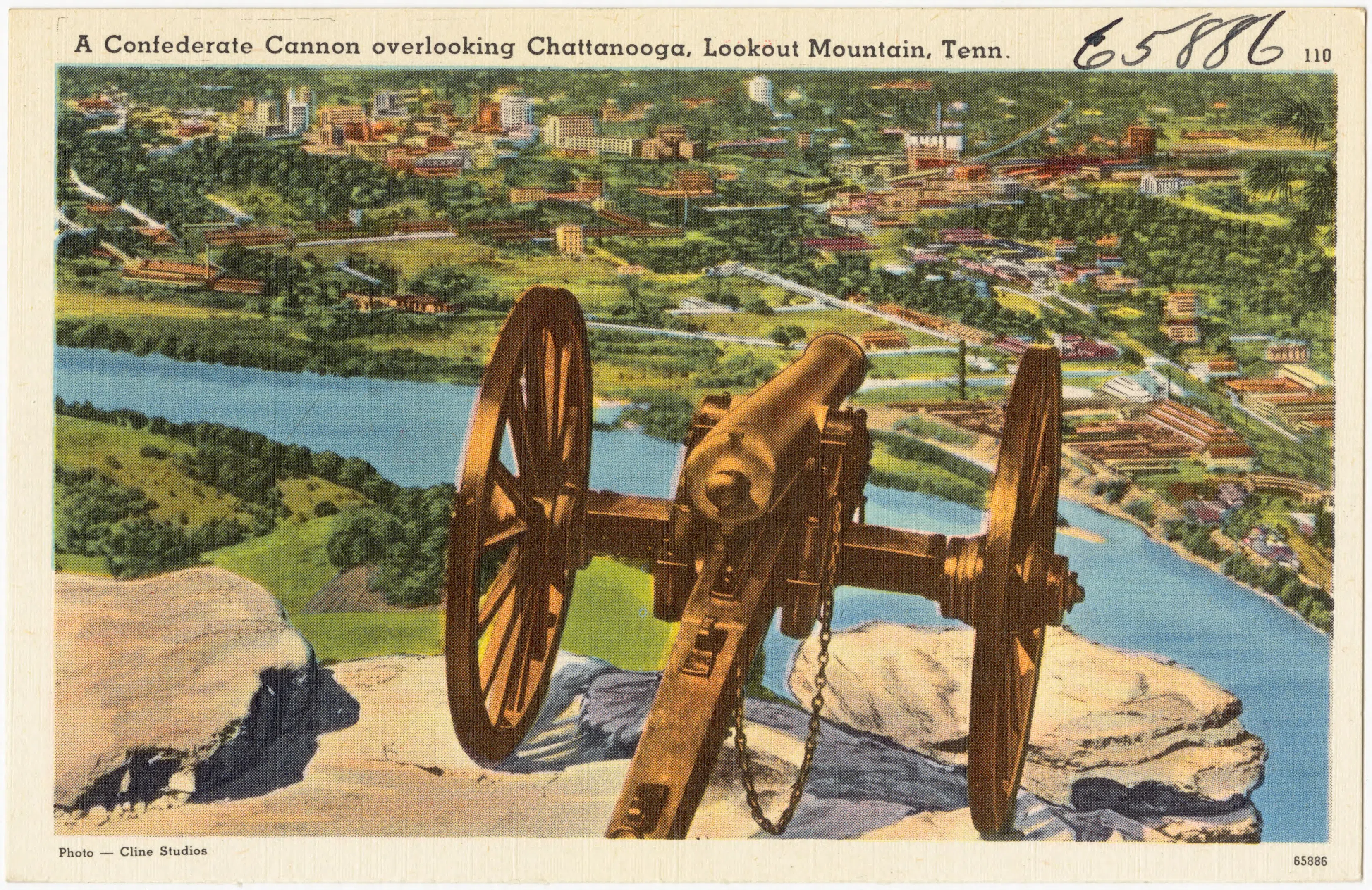 Historic postcard: a Confederate cannon overlooking Lookout Mountain, Tennessee. — License: