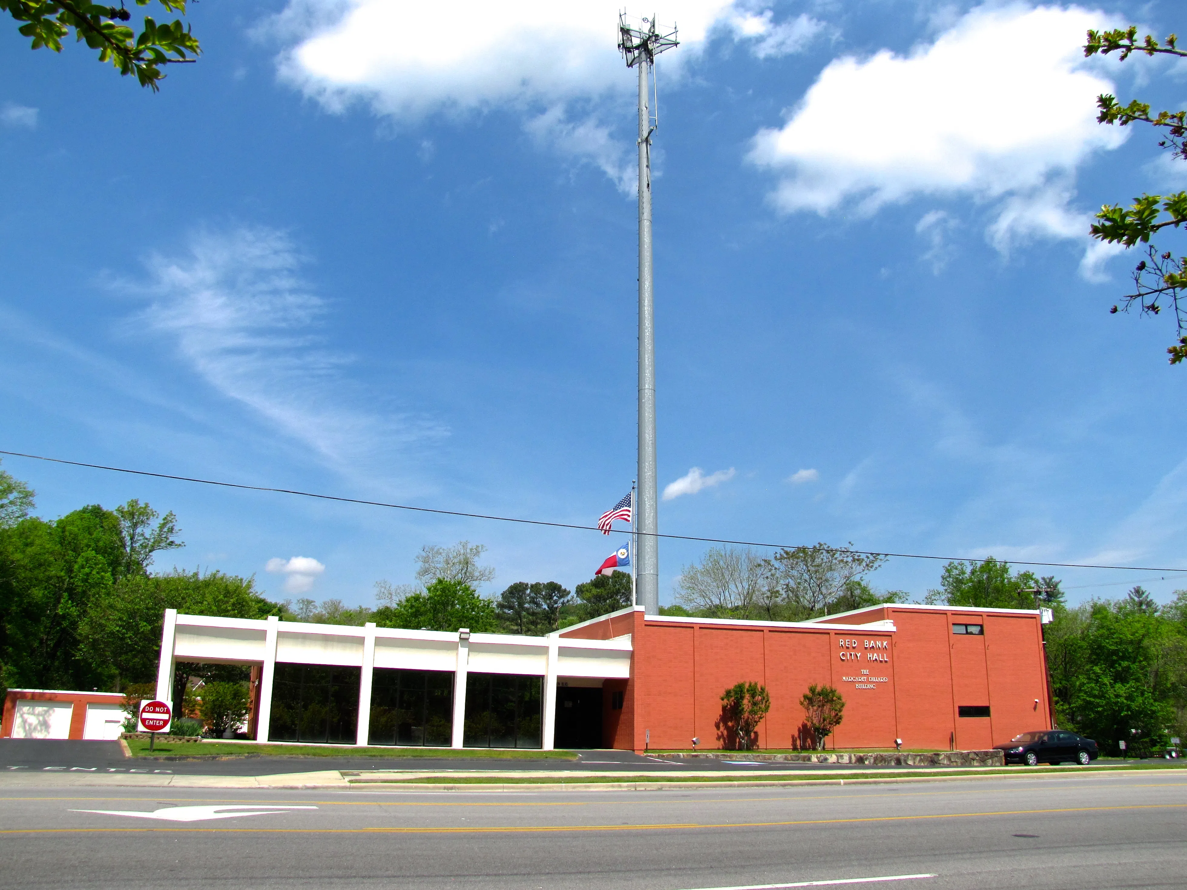 City Hall (Margaret Dillard Building) in Red Bank, Tennessee, United States.  — License: