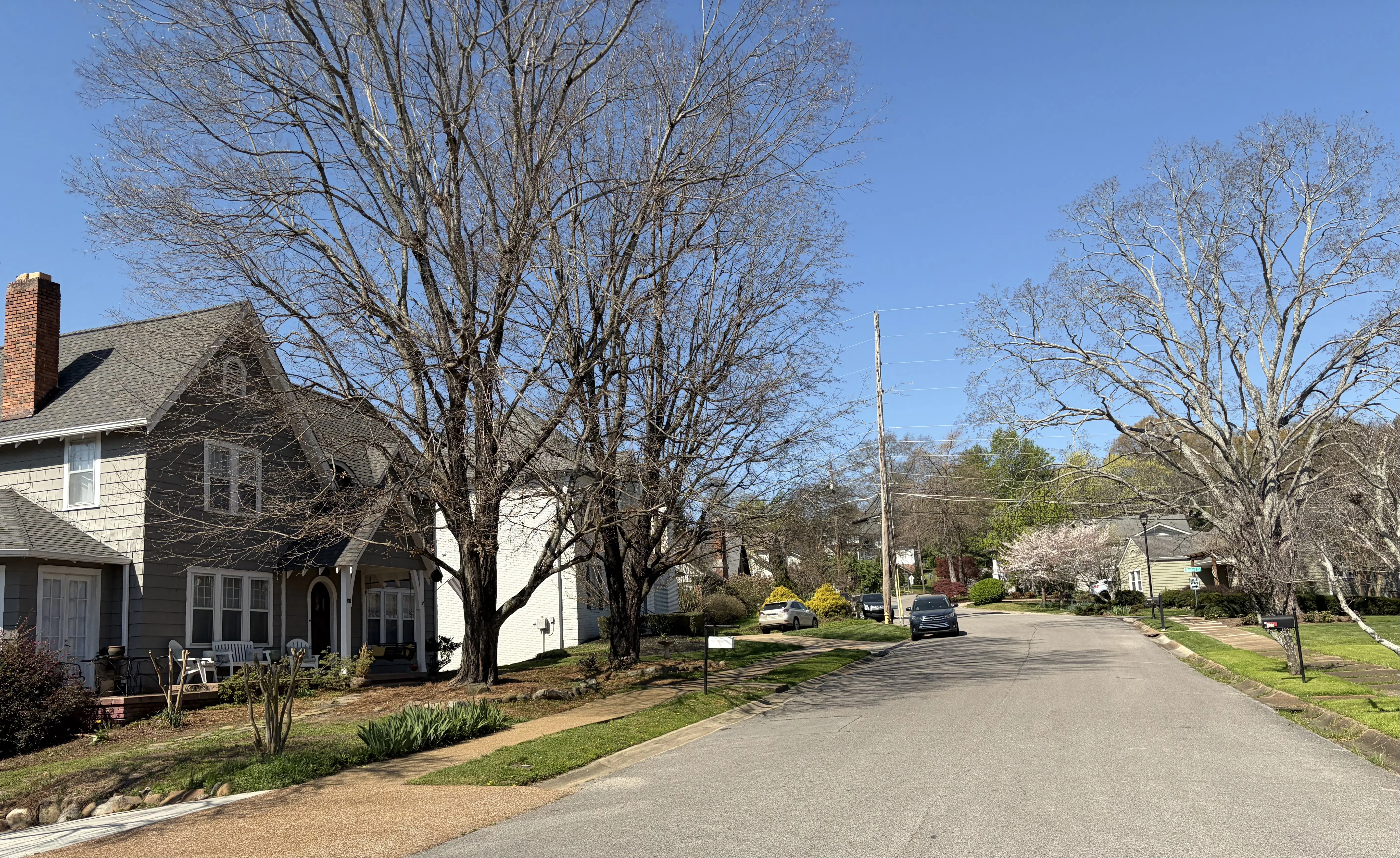 The small residential enclave city of Ridgeside, located atop Missionary Ridge surrounded by Chattanooga, Tennessee. — License: