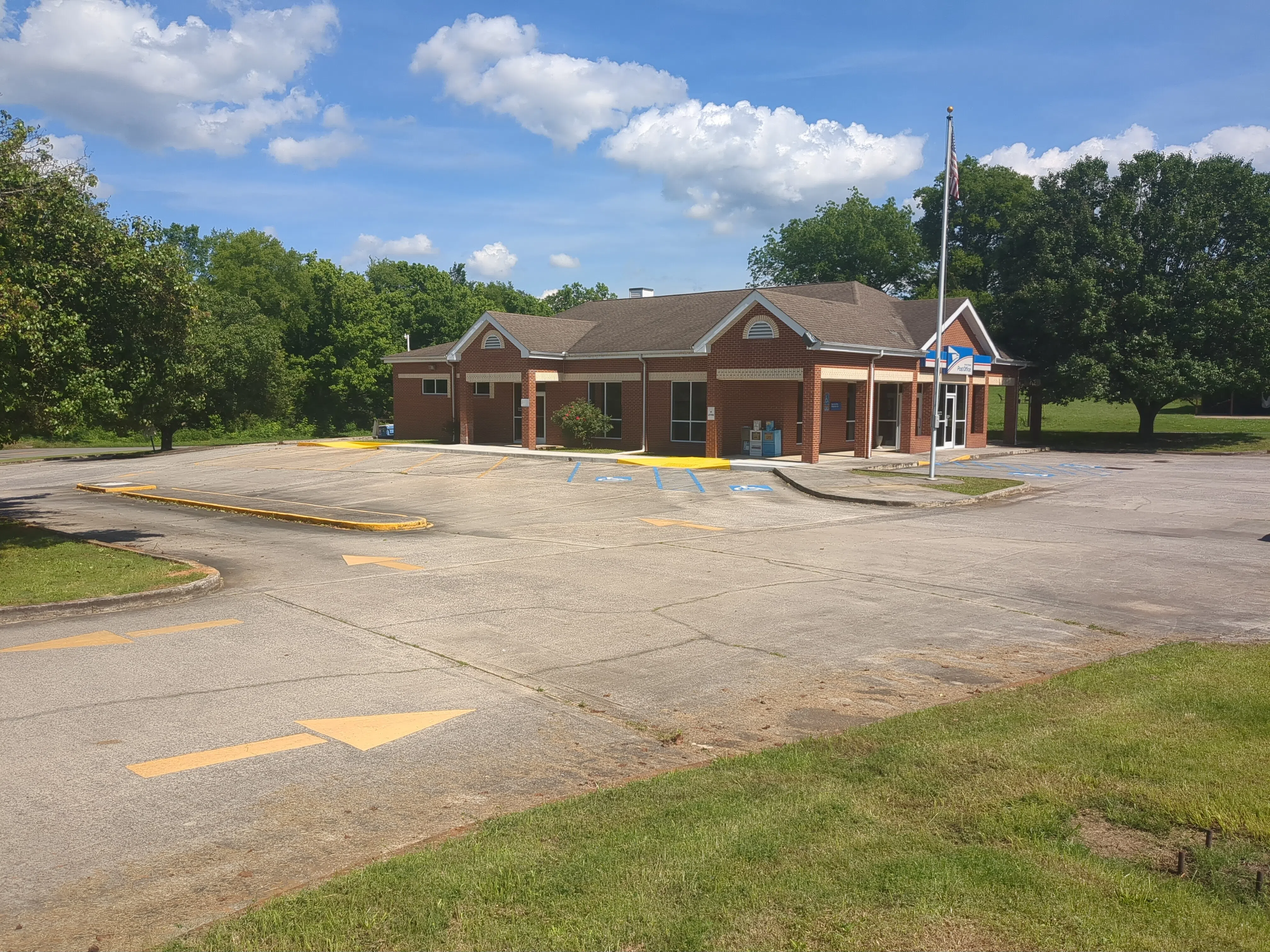 The U.S. Post Office in Rising Fawn, Georgia. — License: