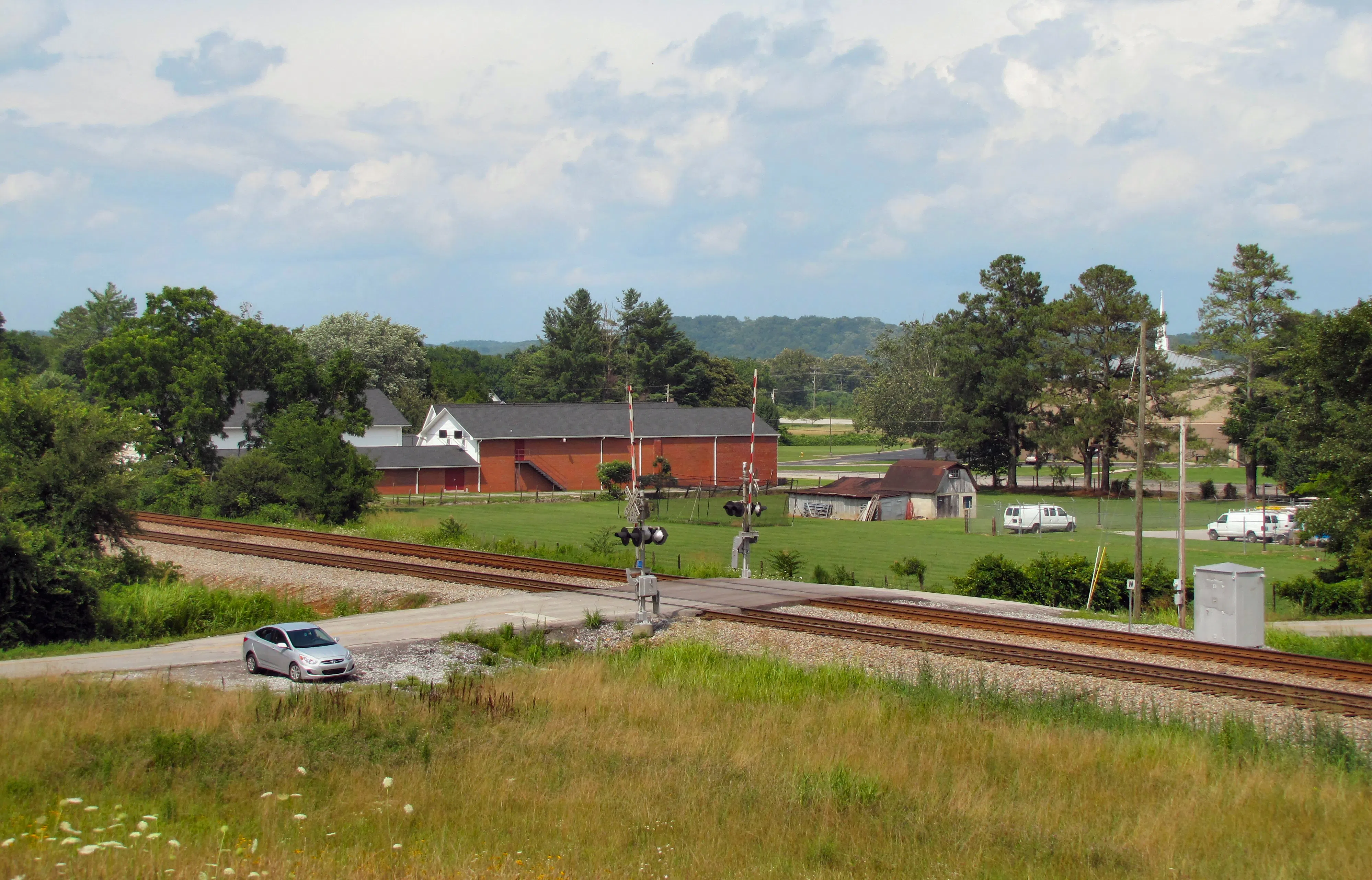 The community of Sale Creek in Hamilton County, Tennessee; Reavley Road crosses the Norfolk Southern tracks below. — License:
