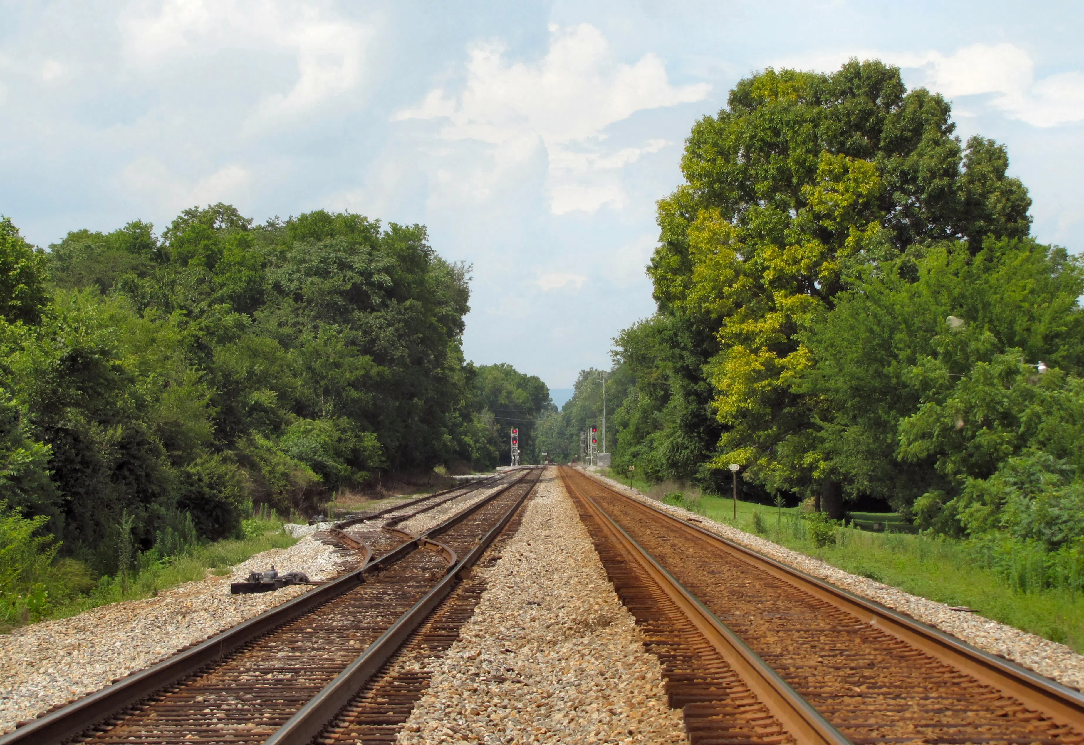 Norfolk Southern rail tracks passing through the Sale Creek community of Hamilton County, Tennessee. — License: