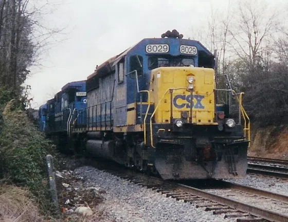 CSXT 8029 locomotive waiting at the siding at Tunnel Hill, Georgia, on the Western and Atlantic Subdivision (2005). — License: