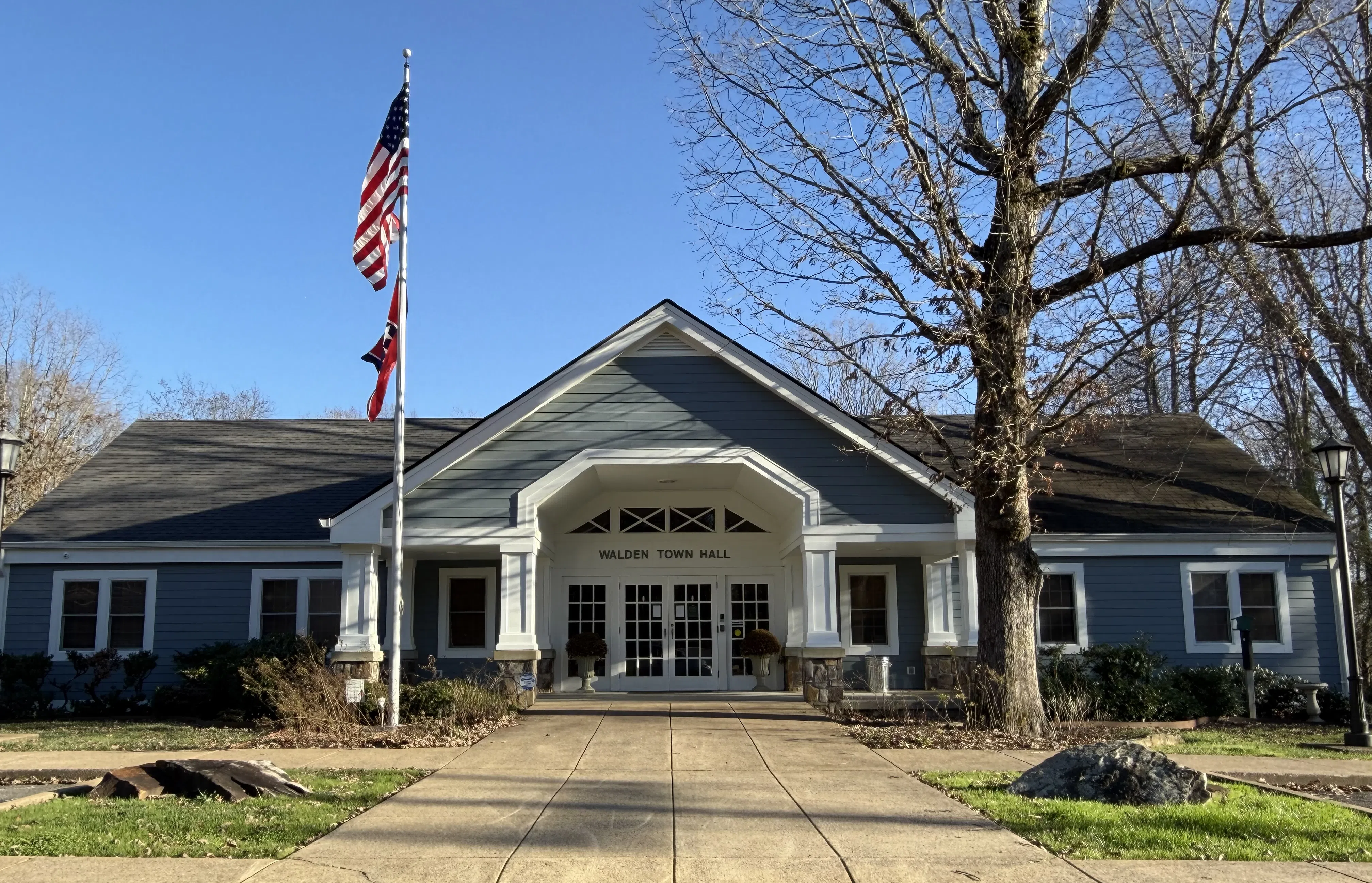 Walden Town Hall in Tennessee. — License: