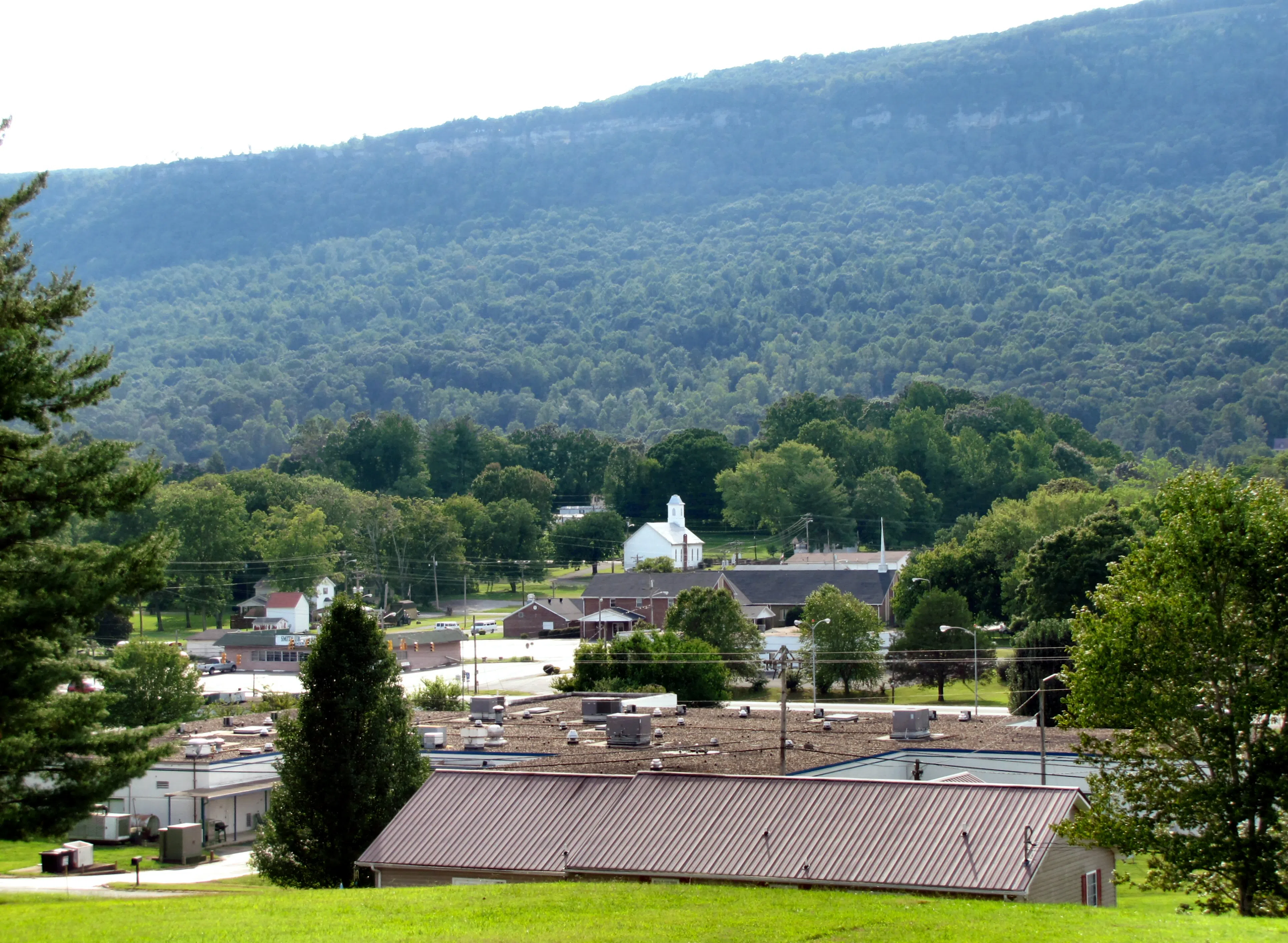 View of Whitwell, Tennessee, with the Cumberland Plateau rising in the background. — License: