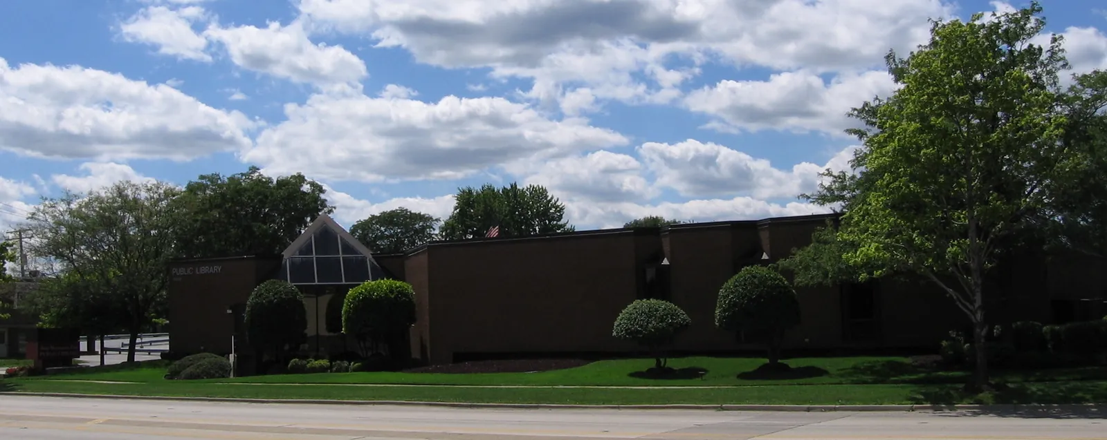 This is a photograph of the Alsip-Merrionette Park Library located in Alsip, Illinois