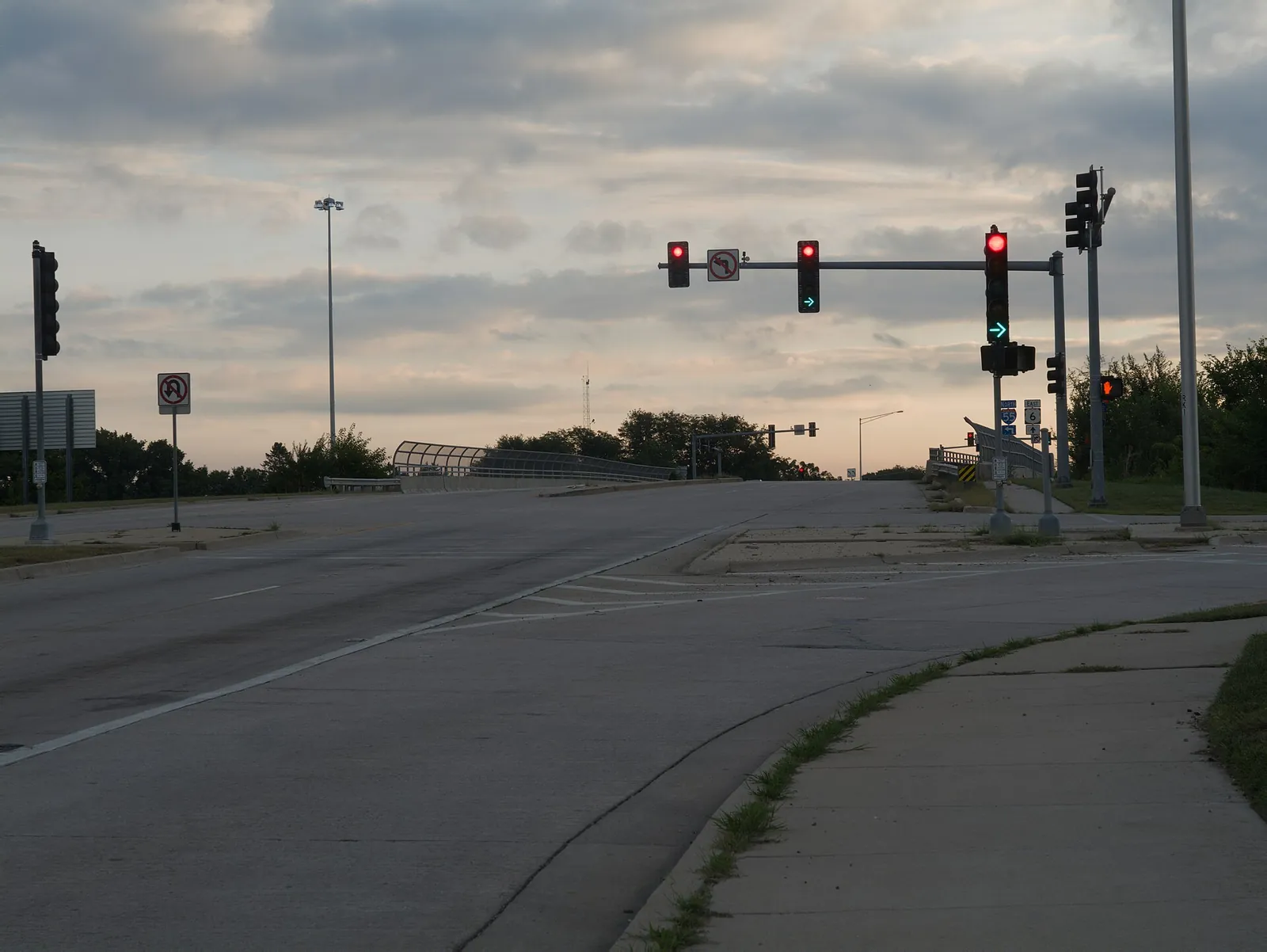 Morning view of the US Route 6 and Interstate 55 interchange, looking east, in Channahon, Illinois (September 6, 2026).