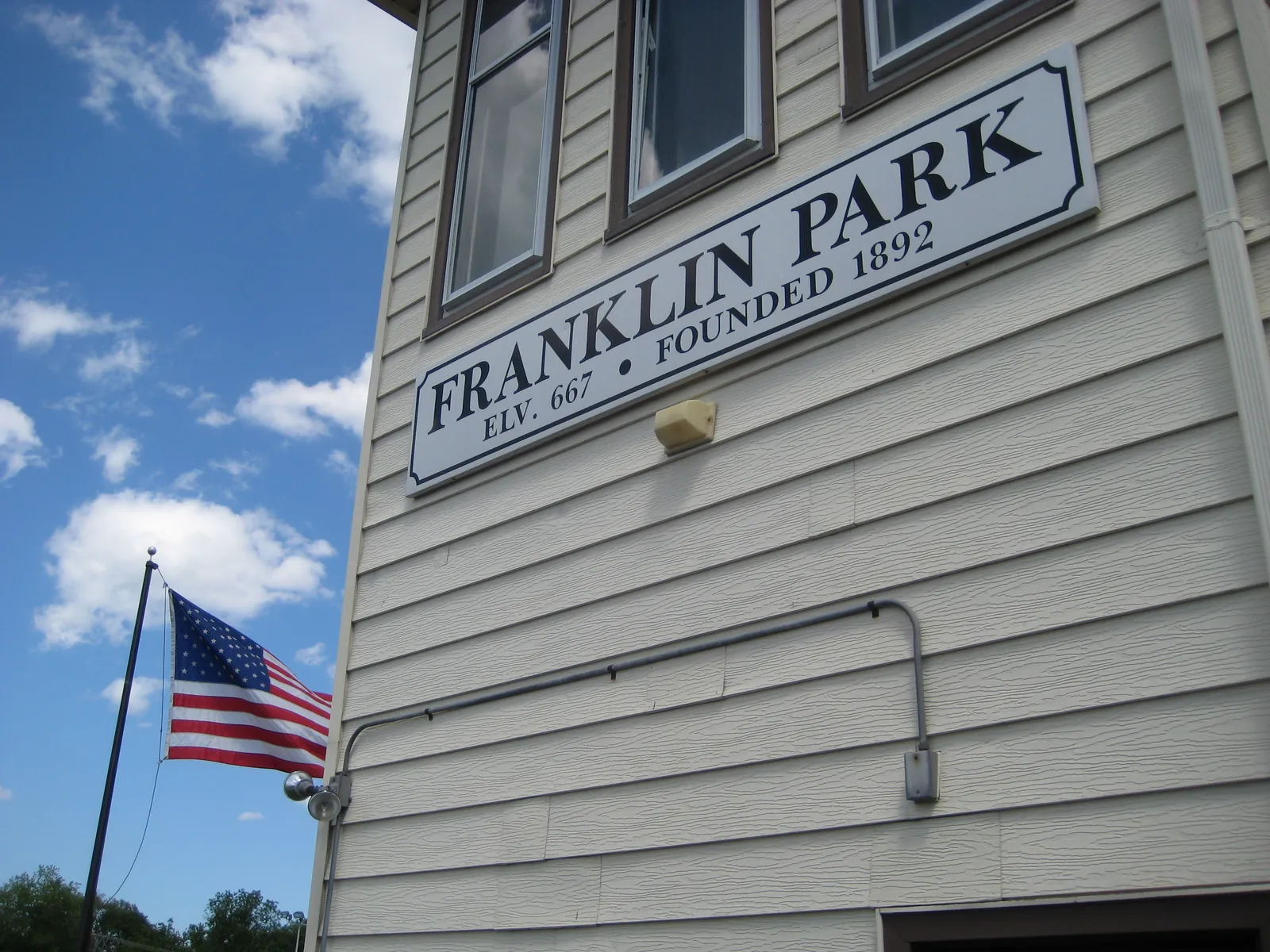 File:FPtrainhouse.JPG