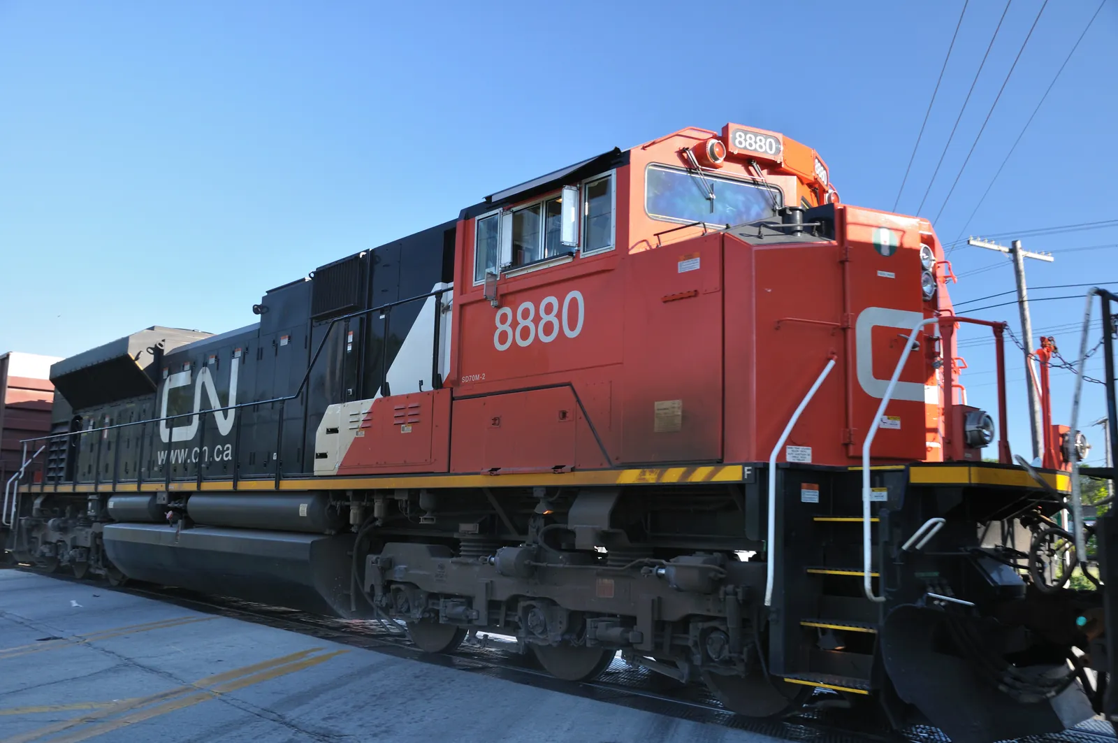 CN 8880 rolls past Wood Street Crossing in Harvey