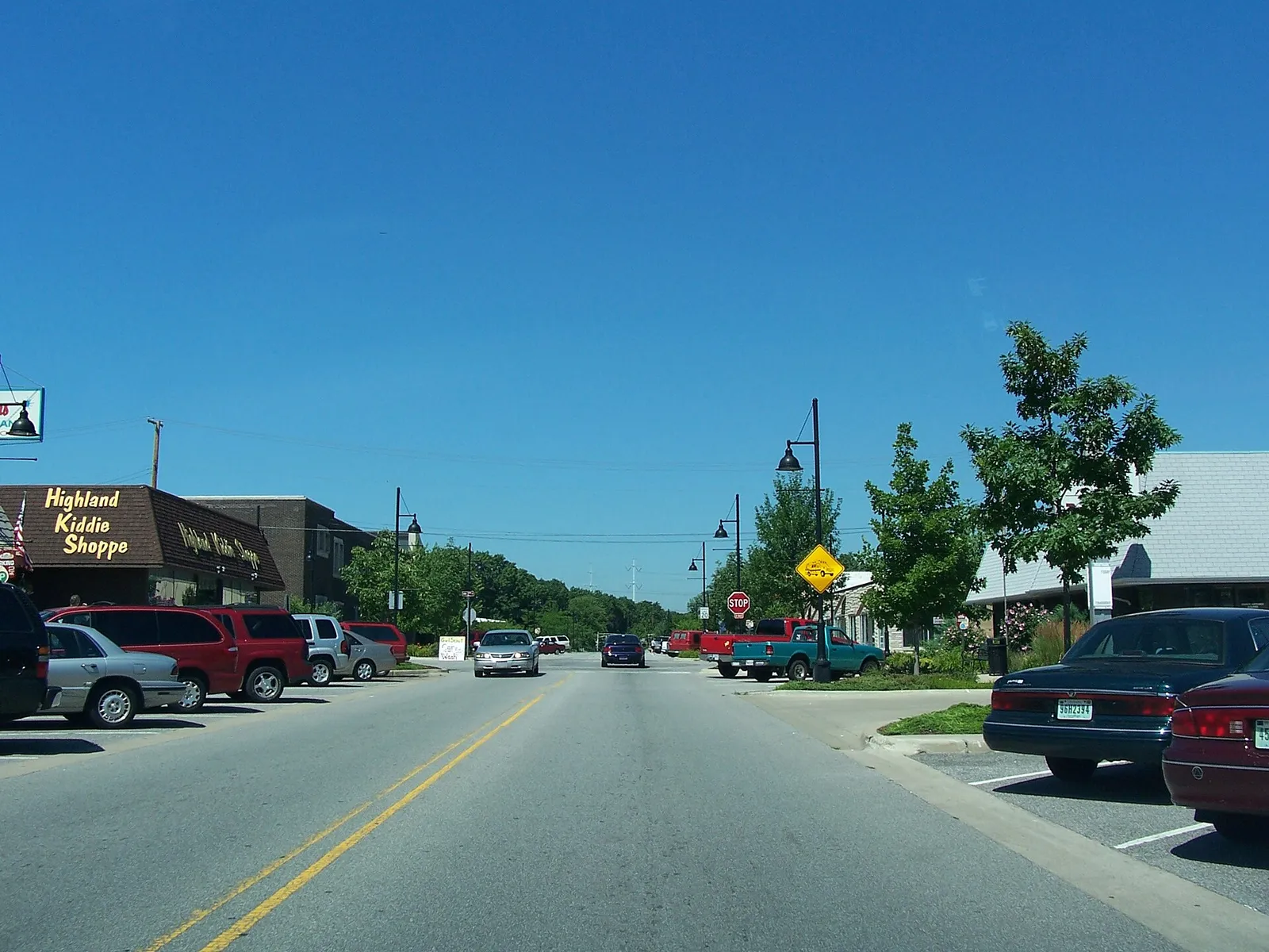 Shops near 2nd St. and Highway Av. in Highland (Lake County), Indiana