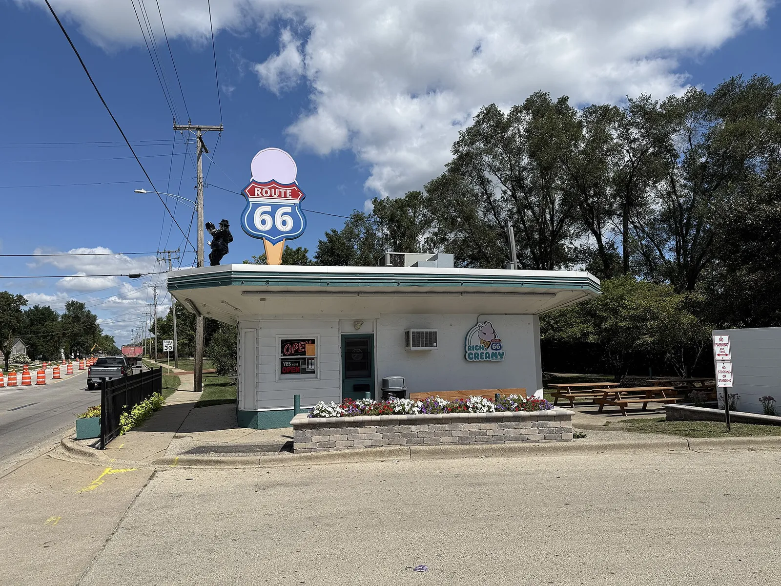 Rich & Creamy on Broadway ice cream shop in Joliet, Illinois