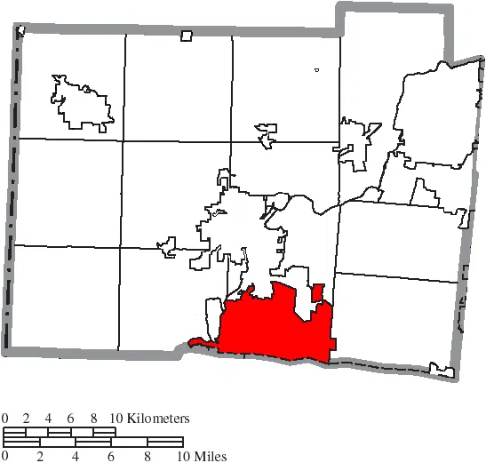 Map of the municipal and township boundaries of Butler County, Ohio, United States, as of the 2000 census, with the location of the city of Fairfield highlighted. Township borders are shown only in unincorporated areas i