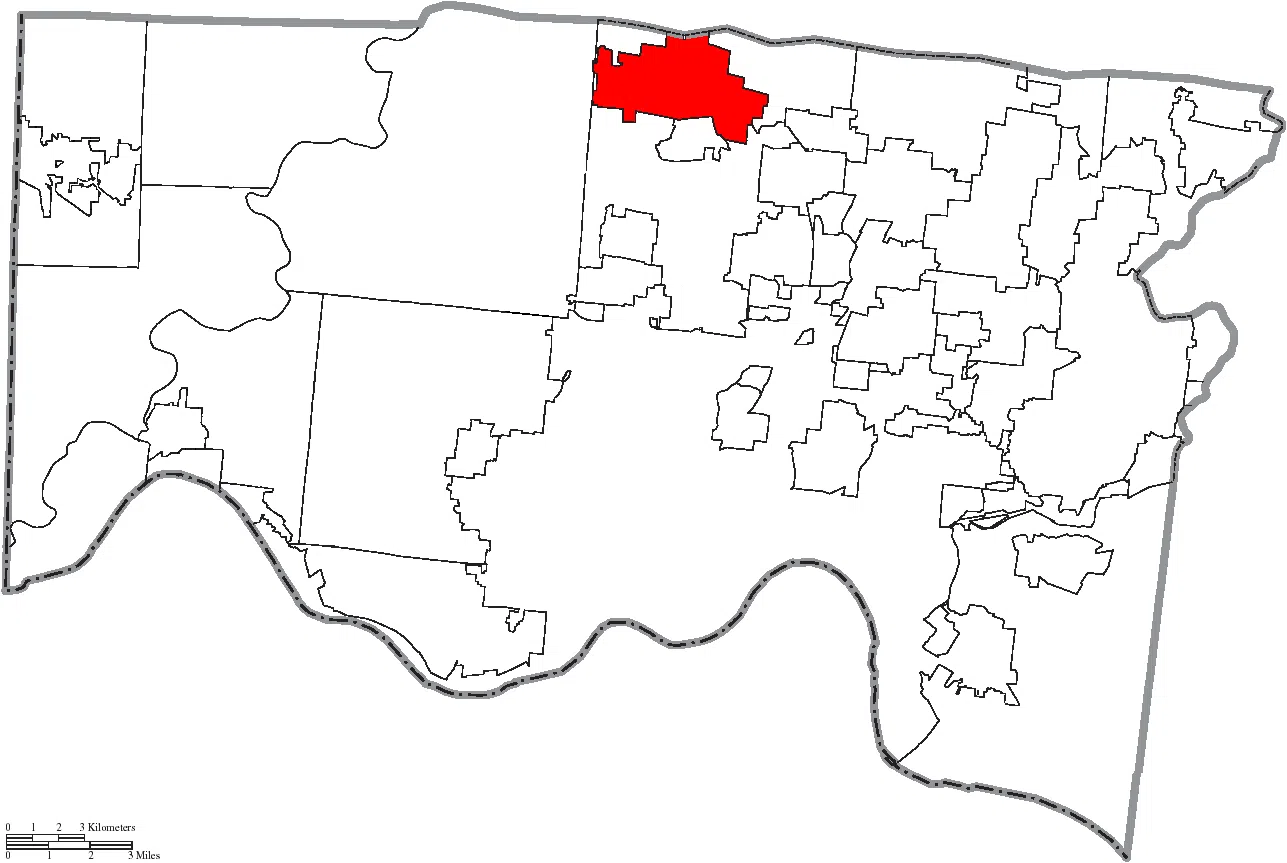 Map of the municipal and township boundaries of Hamilton County, Ohio, United States, as of the 2000 census, with the location of the city of Forest Park highlighted. Township borders are shown only in unincorporated are
