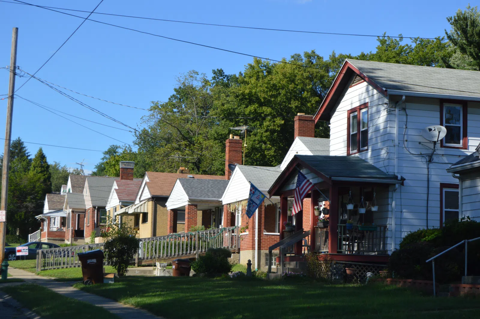 Houses on the eastern side of Hammel Avenue, seen looking north from the Chuck Harmon Way intersection, in Golf Manor, Ohio, United States.