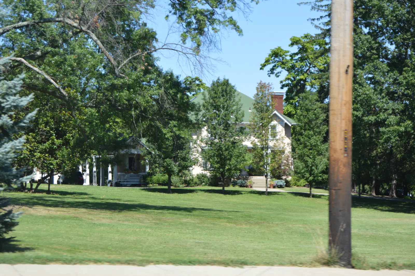 Front of the house at 2696 Dixie Highway (U.S. Routes 25/42) in far southwestern Lakeside Park, Kentucky, United States. Built in 1920, it is part of the Dixie Highway Historic District, a historic district that is liste