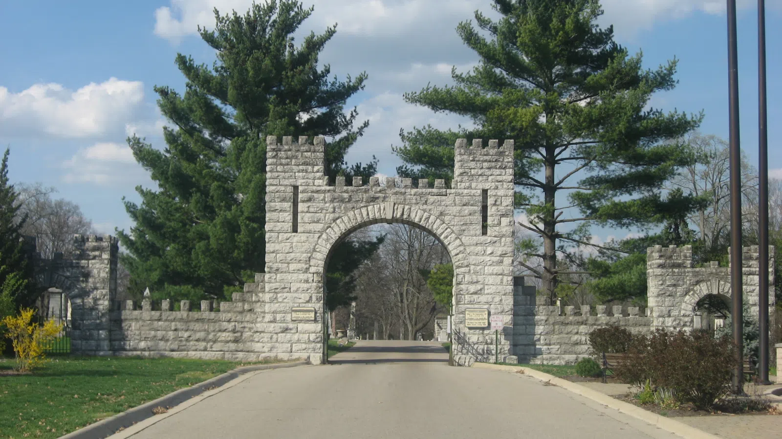 Front of the Lebanon Cemetery Entrance Arch, located at the northern end of Hunter Street on the west side of Lebanon, Ohio, United States. Built in 1909, it is listed on the National Register of Historic Places.