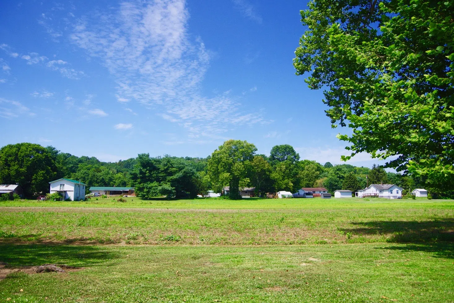 Houses in Mentor, Kentucky, United States, viewed from Lanes End.