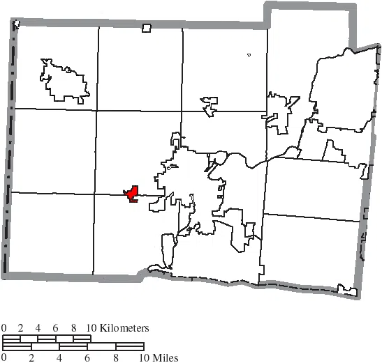 Map of the municipal and township boundaries of Butler County, Ohio, United States, as of the 2000 census, with the location of the village of Millville highlighted. Township borders are shown only in unincorporated area