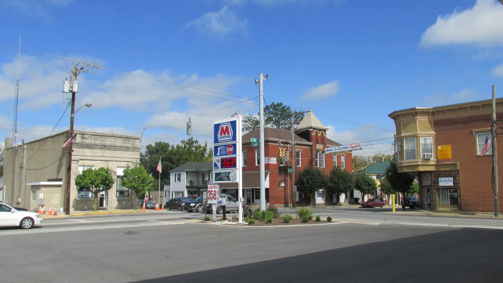 Looking northwest at the intersection of Tri-County Highway (Old Ohio Highway 32) and High Street (US Highway 68) in Mount Orab, Ohio.