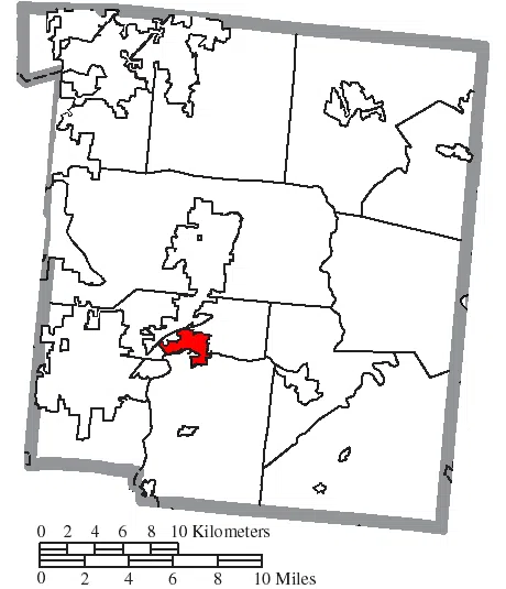Map of the municipal and township boundaries of Warren County, Ohio, United States, as of the 2000 census, with the location of the village of South Lebanon highlighted. Township borders are shown only in unincorporated