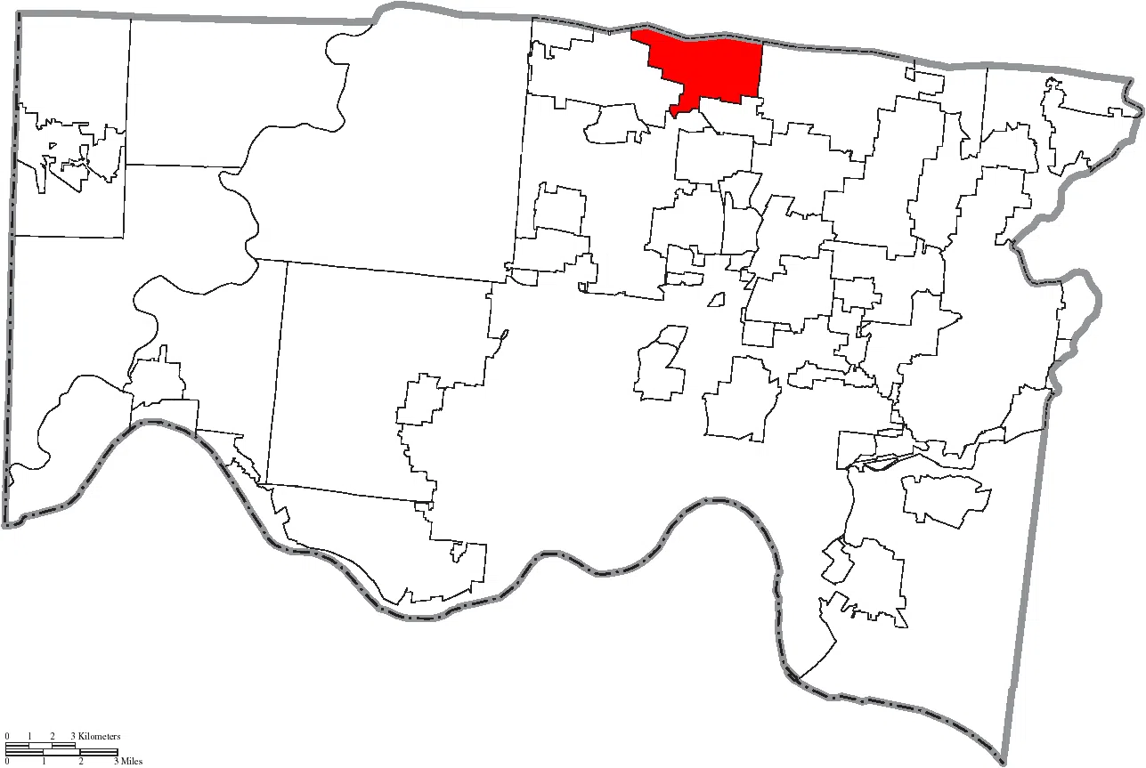 Map of the municipal and township boundaries of Hamilton County, Ohio, United States, as of the 2000 census, with the location of the city of Springdale highlighted. Township borders are shown only in unincorporated area