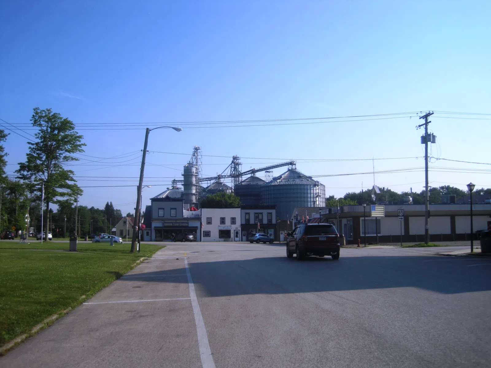 Photo of the Andover , Ohio public square looking north at Ohio State Route 85 (East Main Street). The road around the public square carries U.S. Route 6 and SR 7 .