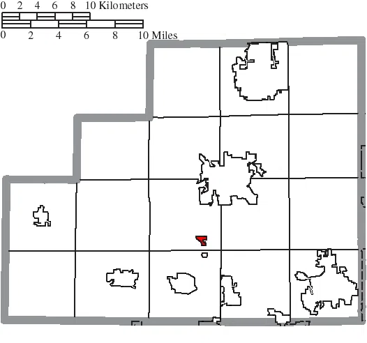 Map of the municipal and township boundaries of Medina County , Ohio , United States , as of the 2000 census, with the location of the village of Chippewa Lake…