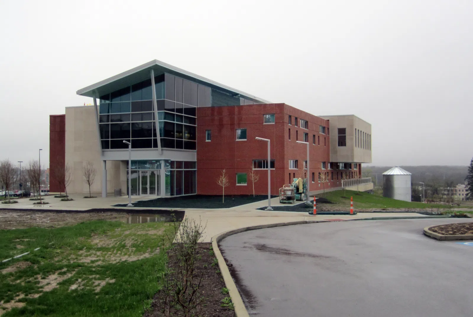 Part of the Cuyahoga Community College campus in Highland Hills , Ohio , United States .