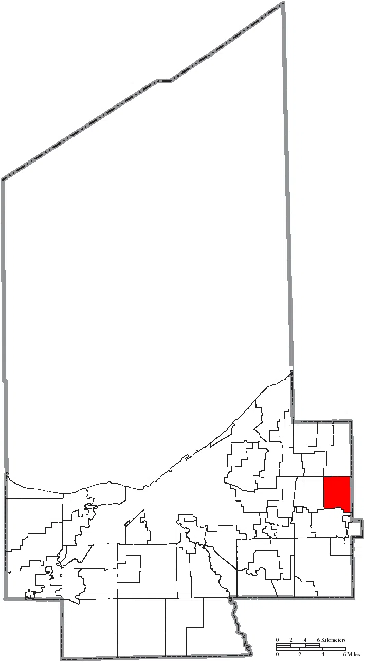 Map of the municipal and township boundaries of Cuyahoga County , Ohio , United States , as of the 2000 census, with the location of the village of Hunting Valley…