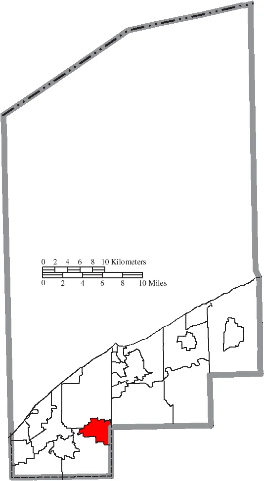Map of the municipal and township boundaries of Lake County , Ohio , United States , as of the 2000 census, with the location of the village of Kirtland Hills…