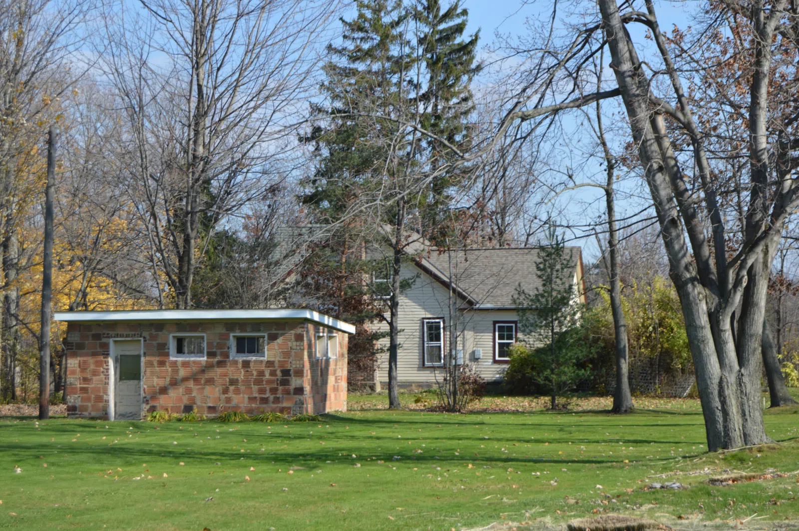 Western side of the John Kellogg House , located at 30 E. Main Street ( State Route 84 ) in Madison , Ohio , United States . Built in 1830, it is listed on the National…