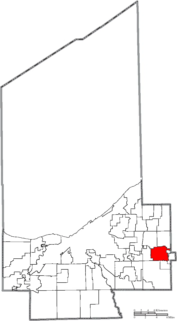 Map of the municipal and township boundaries of Cuyahoga County , Ohio , United States , as of the 2000 census, with the location of the village of Moreland Hills…