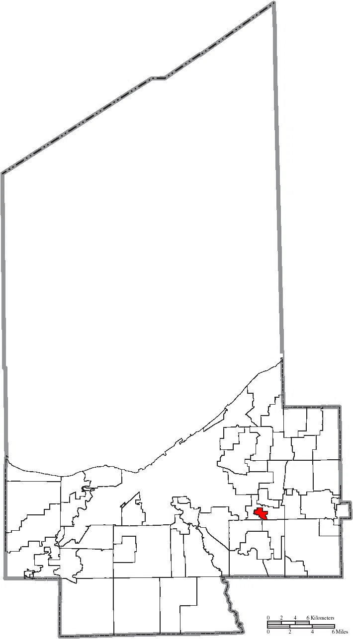 Map of the municipal and township boundaries of Cuyahoga County , Ohio , United States , as of the 2000 census, with the location of the village of North Randall…