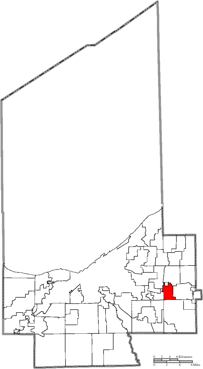 Map of the municipal and township boundaries of Cuyahoga County , Ohio , United States , as of the 2000 census, with the location of the village of Orange highlighted.…