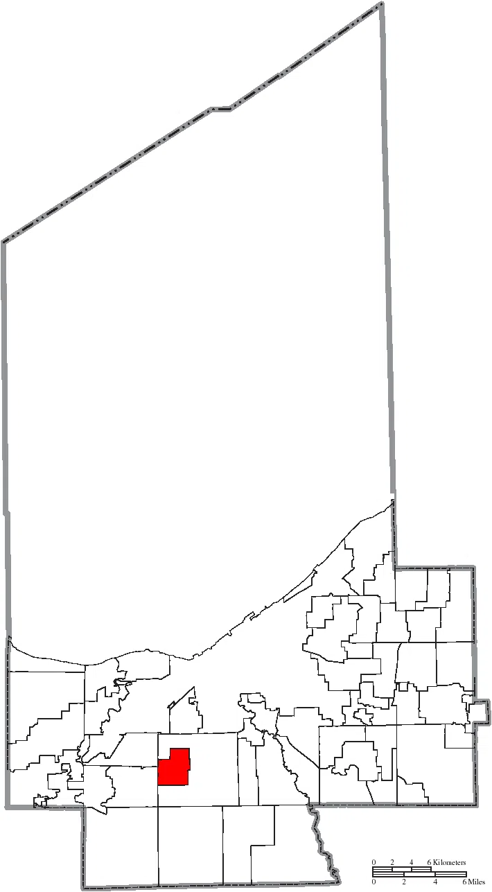 Map of the municipal and township boundaries of Cuyahoga County , Ohio , United States , as of the 2000 census, with the location of the city of Parma Heights…