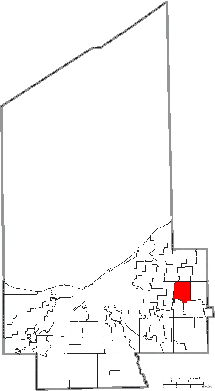 Map of the municipal and township boundaries of Cuyahoga County , Ohio , United States , as of the 2000 census, with the location of the city of Pepper Pike highlighted.…