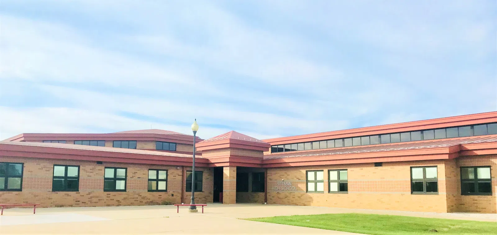 Front entrance of Rittman High School (Rittman, Ohio).