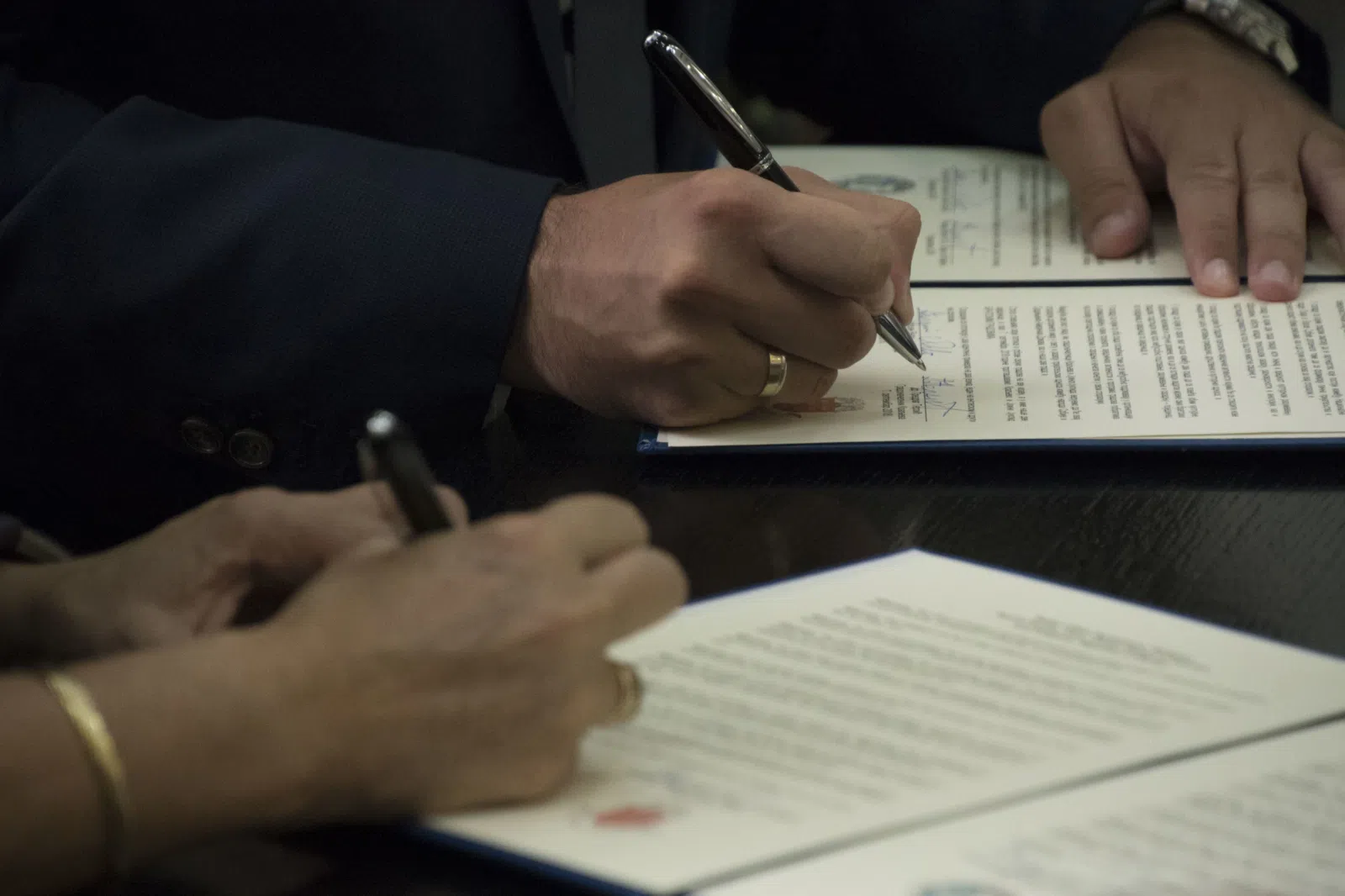 South Euclid, Ohio Mayor Georgine Welo (left) and Kraljevo, Serbia Mayor Predrag Terzić sign a memorandum of understanding between the two newly paired sister cities,…