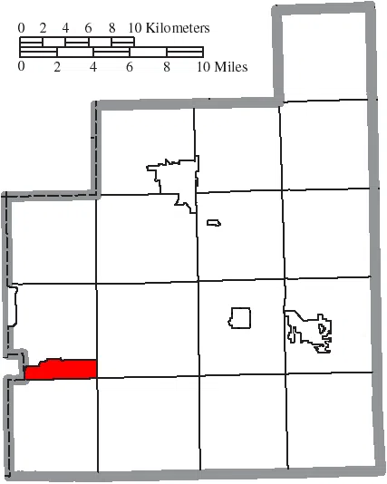 Map of the municipal and township boundaries of Geauga County , Ohio , United States , as of the 2000 census, with the location of the village of South Russell…