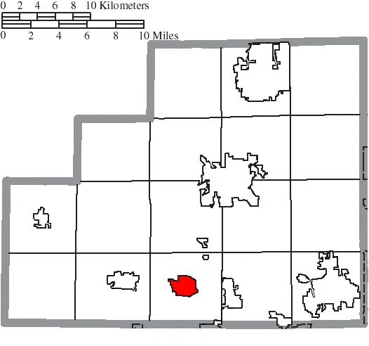 Map of the municipal and township boundaries of Medina County , Ohio , United States , as of the 2000 census, with the location of the village of Westfield Center…