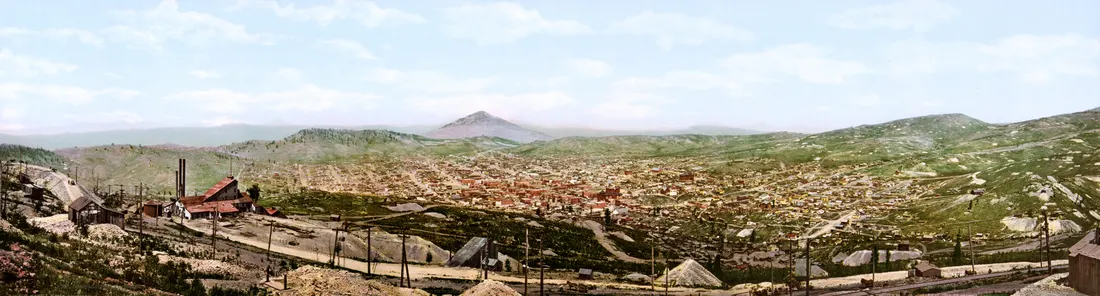 Panoramic view of Cripple Creek, Colorado, 1900.