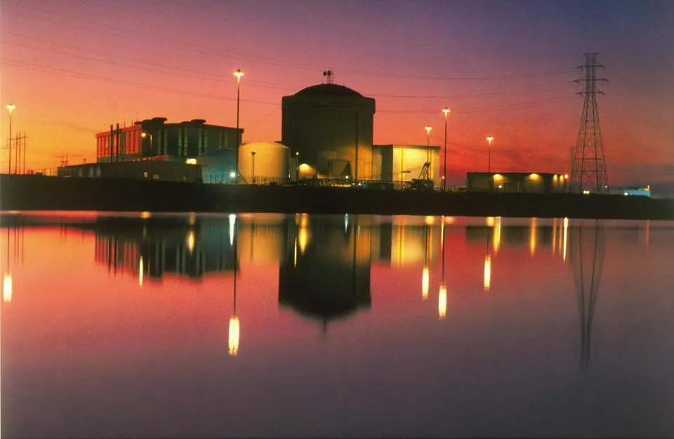 V. C. Summer Nuclear Generating Station in Jenkinsville, South Carolina. This picture shows the Unit 1 Reactor Containment Building (Center), along with the Steam Turbine Building (Left). This is a publicity photo from SCE&amp;G.